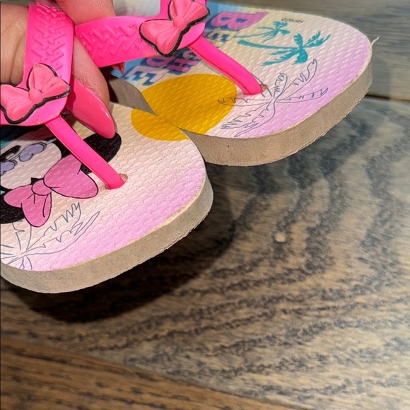 Havaianas Pink Sandals w/ Decorative Elements free shipping minnie mouse US6 EUC - Picture 7 of 9